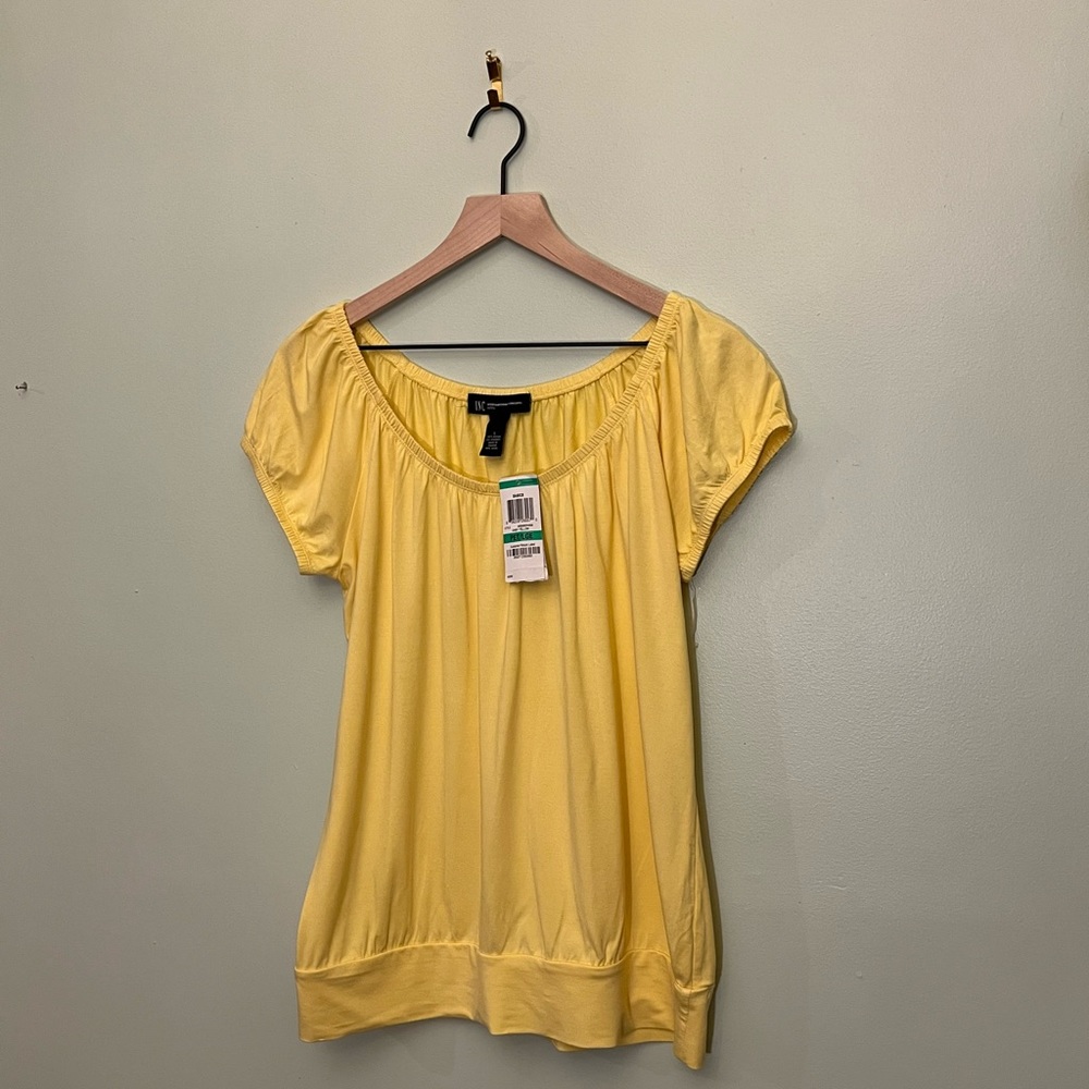I. N. C. Daisy Yellow top 95% rayon 5% spandex label says petite L machine wash.